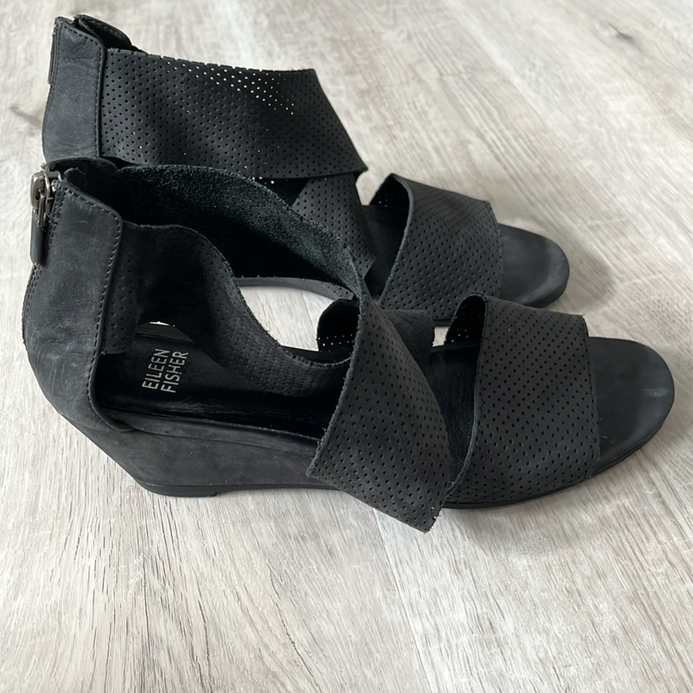 Eileen Fisher Kes‎ 2 Sandals Perforated Nubuck Cross Strap Wedge Women’s 8 Black - Picture 8 of 11